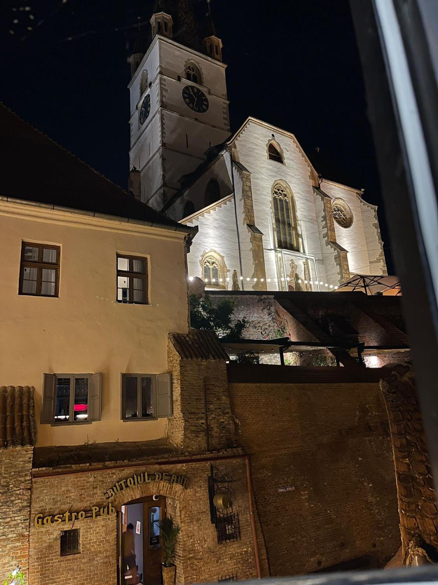 Ultracentral Medieval Apartment Sibiu Exteriör bild